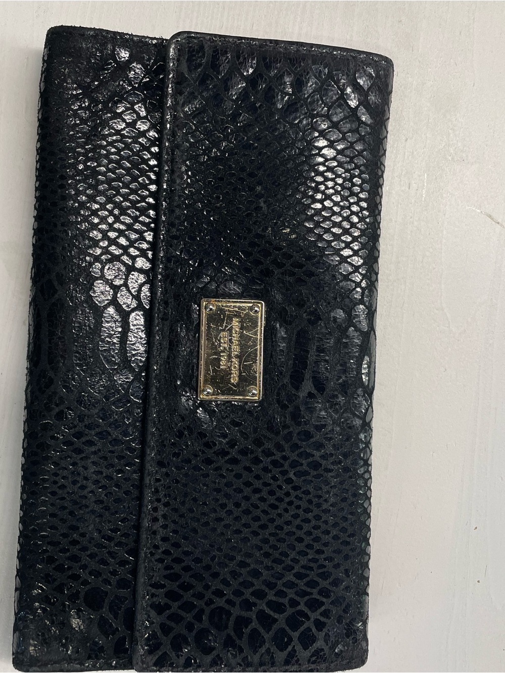 Michael Kors Black Snakeskin Embossed Wallet Clutch Zip Organizer Gold plaque